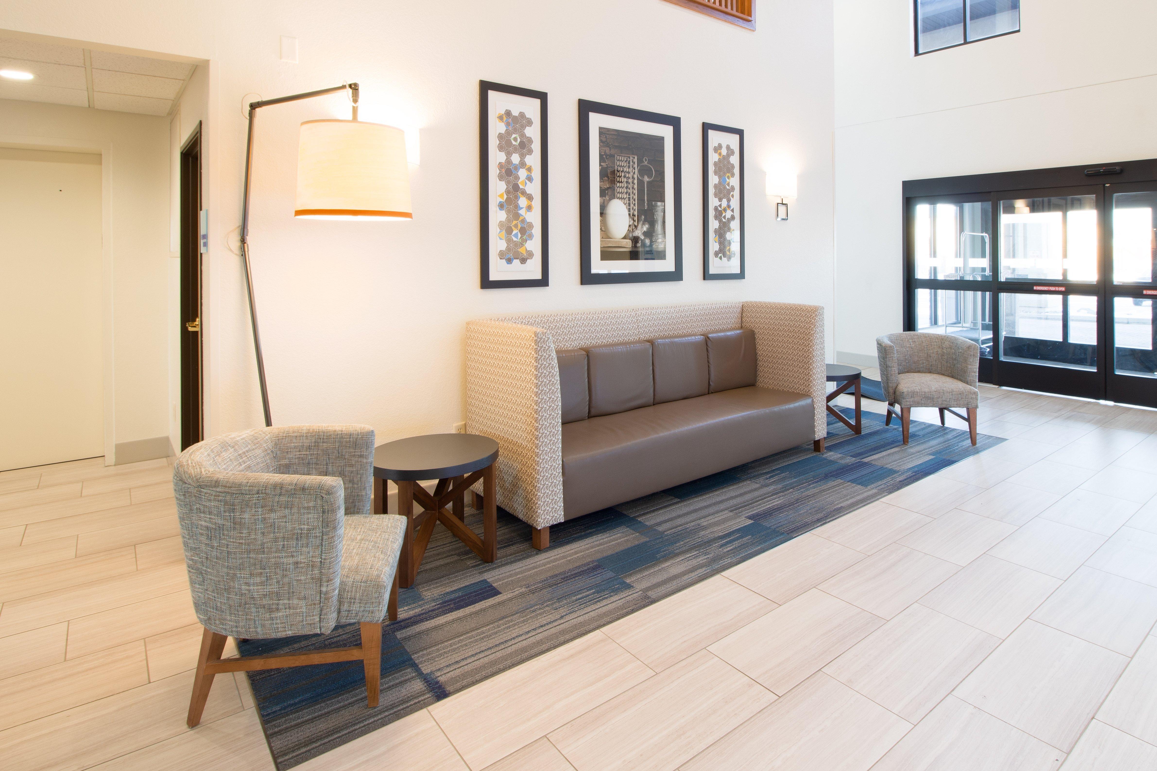 Holiday Inn Express & Suites - Worthington By Ihg Экстерьер фото