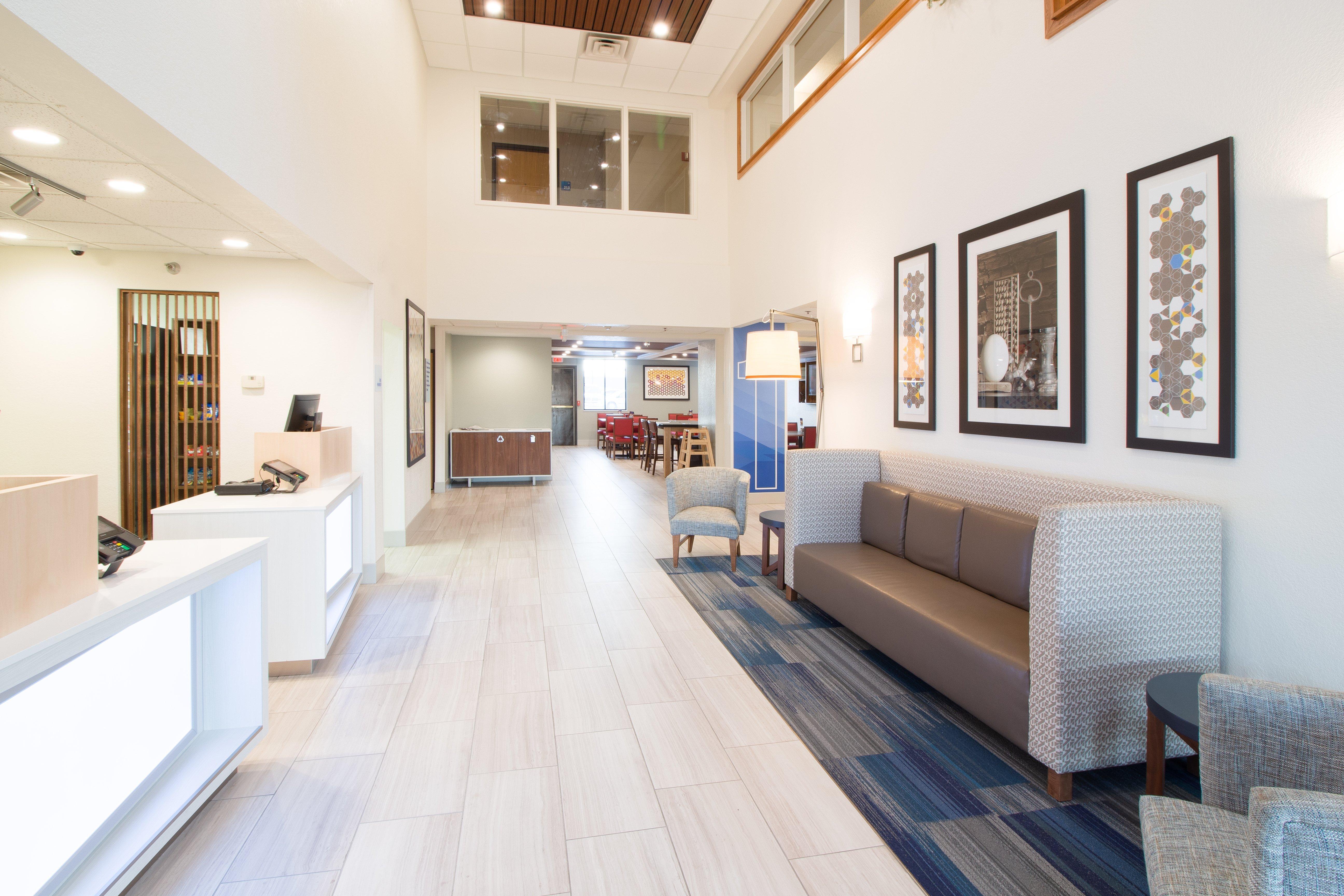 Holiday Inn Express & Suites - Worthington By Ihg Экстерьер фото