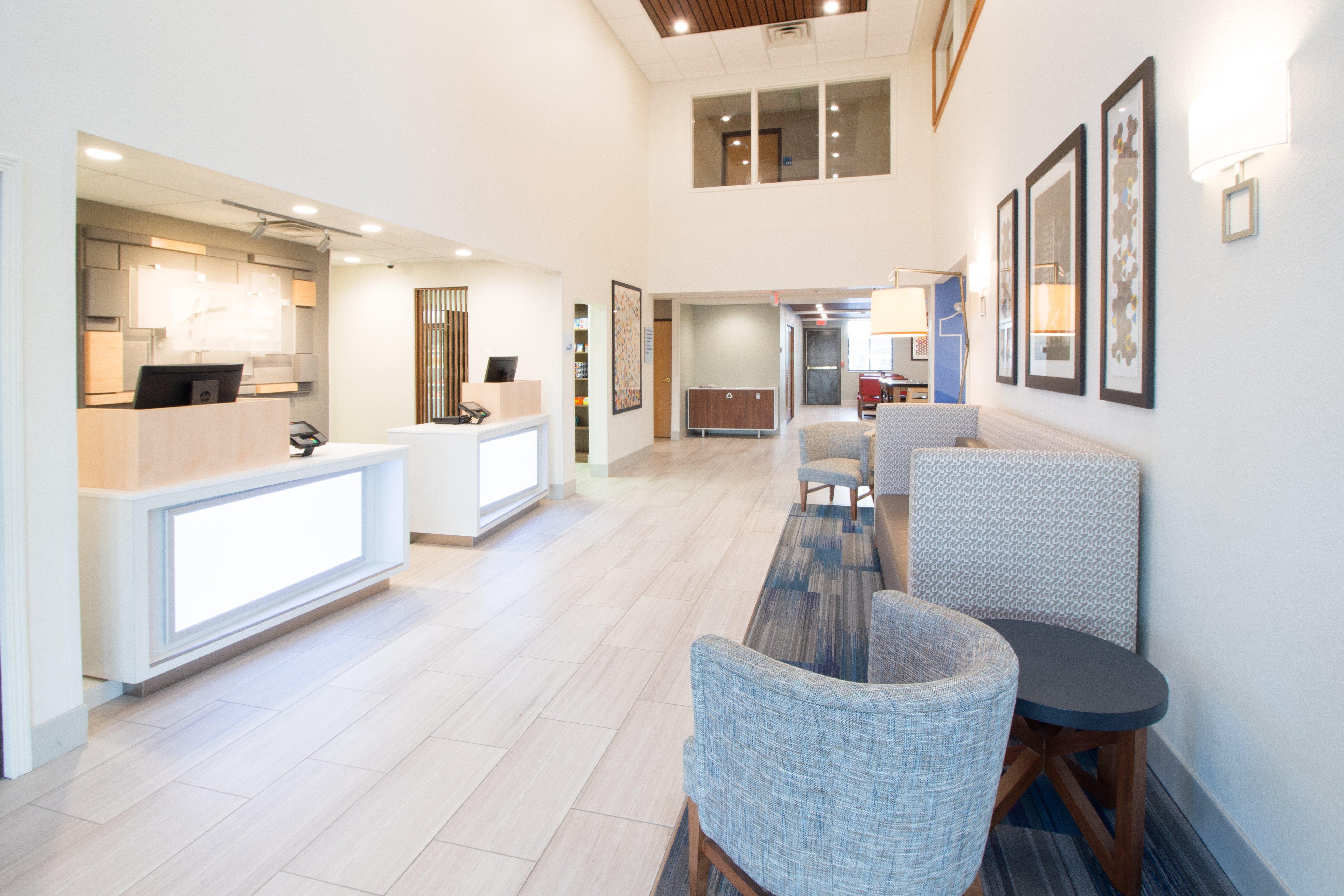 Holiday Inn Express & Suites - Worthington By Ihg Экстерьер фото
