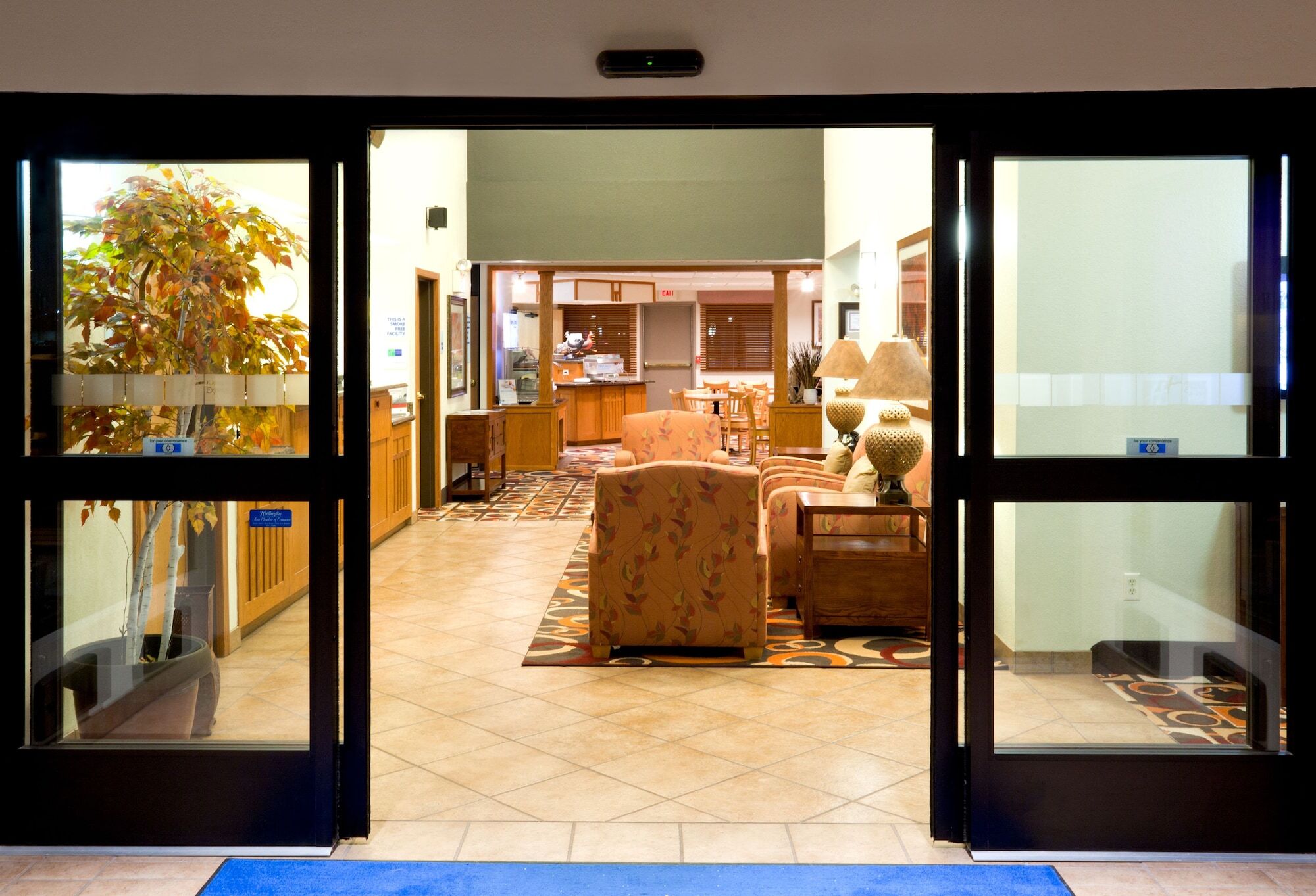 Holiday Inn Express & Suites - Worthington By Ihg Экстерьер фото