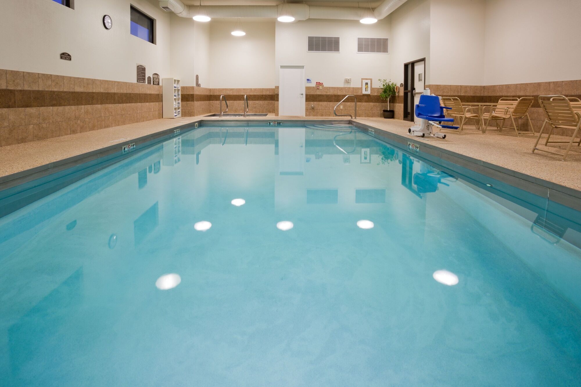 Holiday Inn Express & Suites - Worthington By Ihg Экстерьер фото